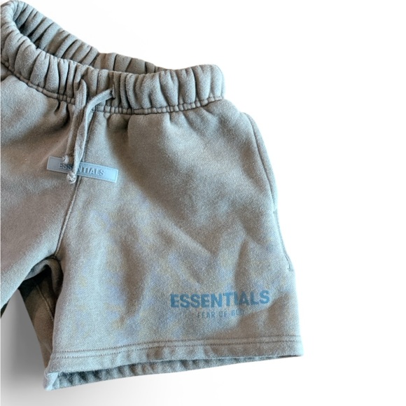 Fear of God Kids Essentials Classic Shorts in brown/taupe color - Picture 2 of 5
